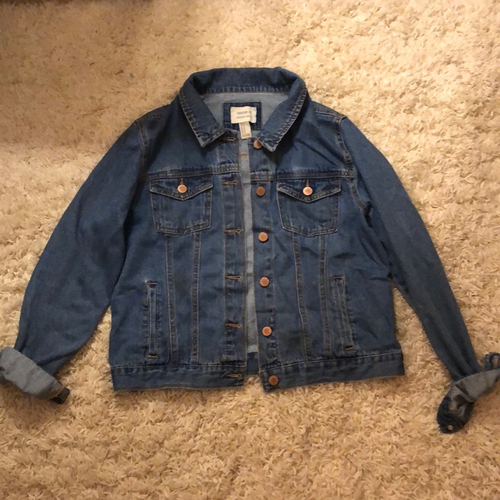 Cropped denim jacket from Forever 21